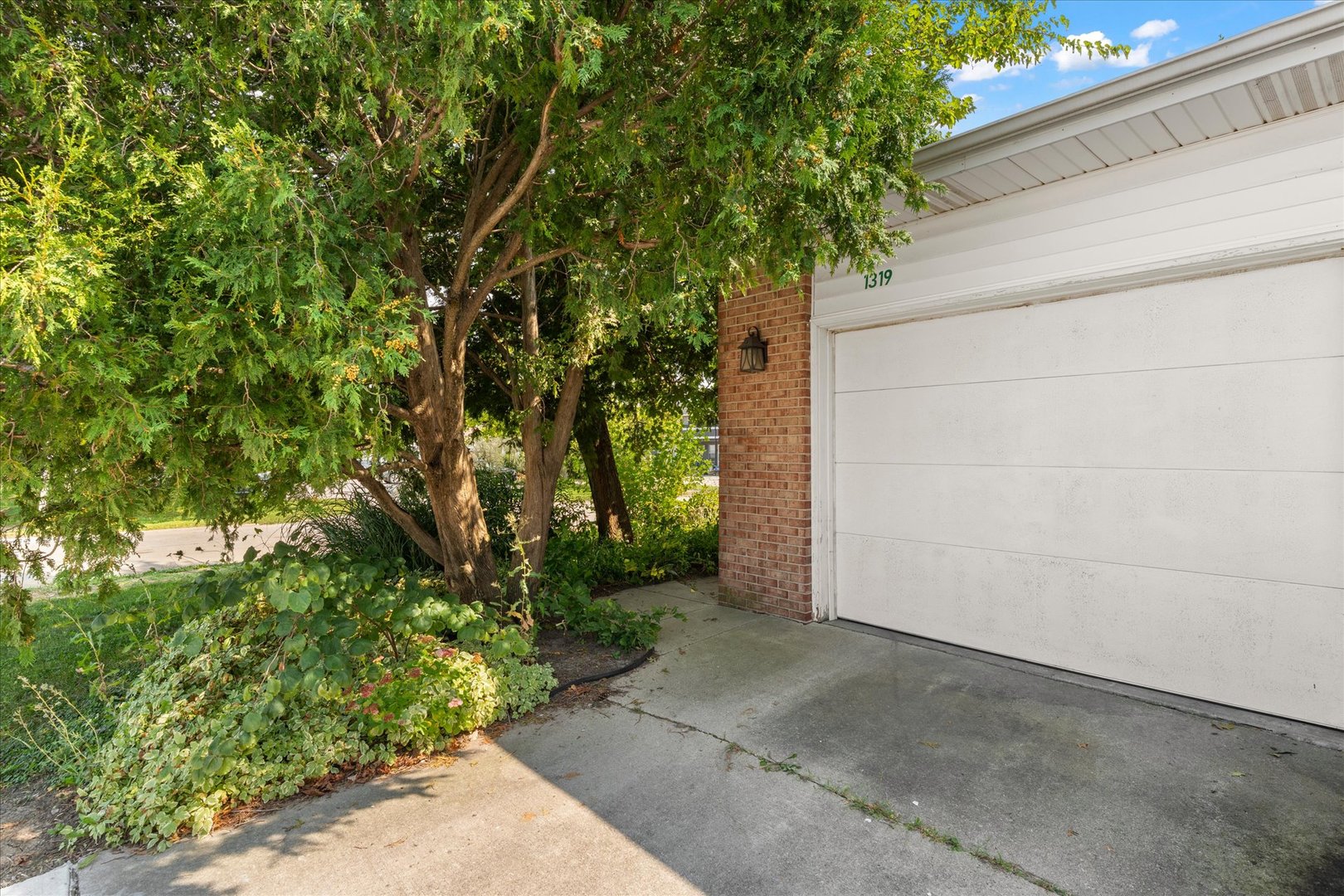 1319 E Harding Drive A Property Photo 3