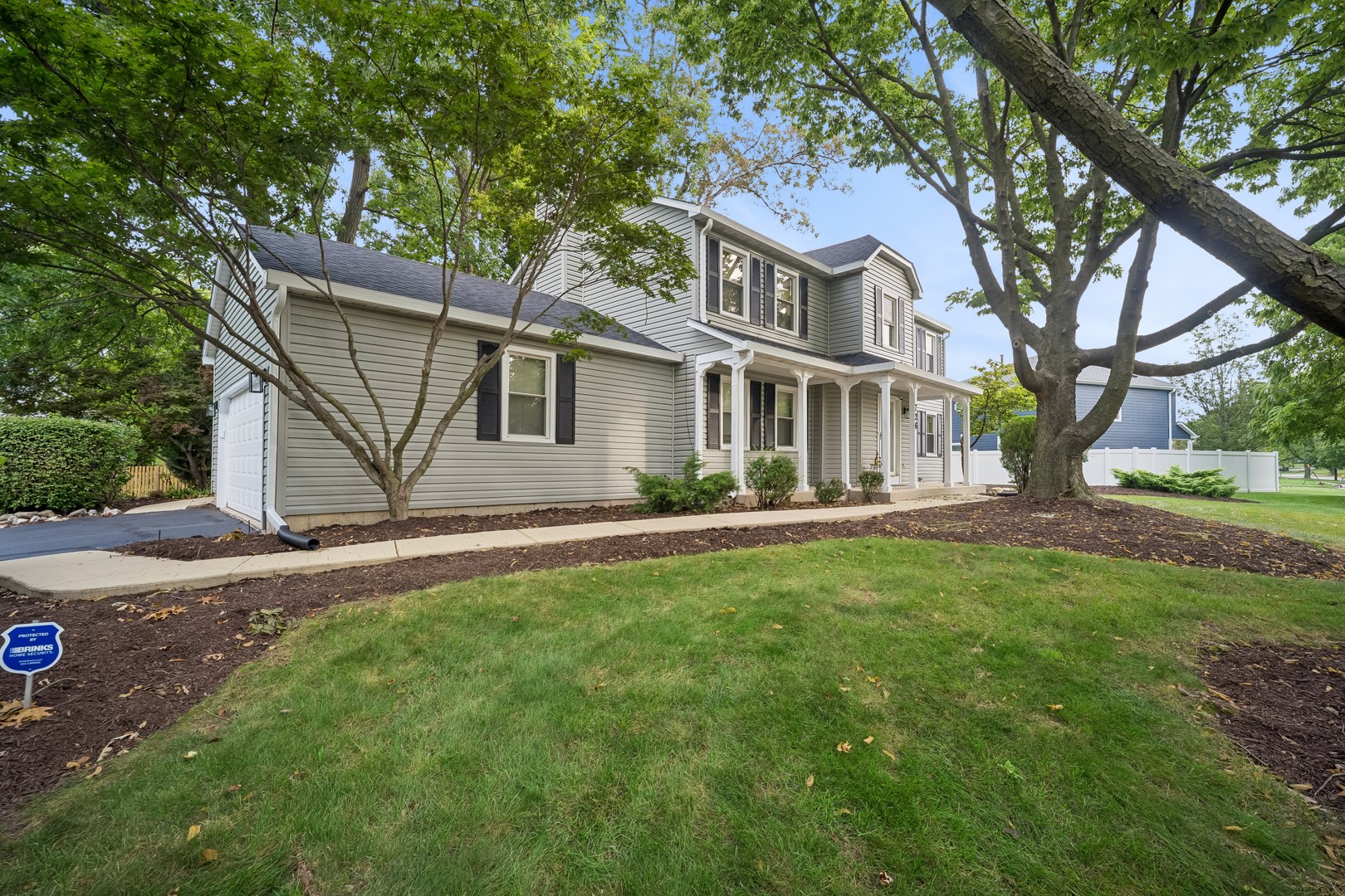 726 Dorchester Drive Property Photo 4