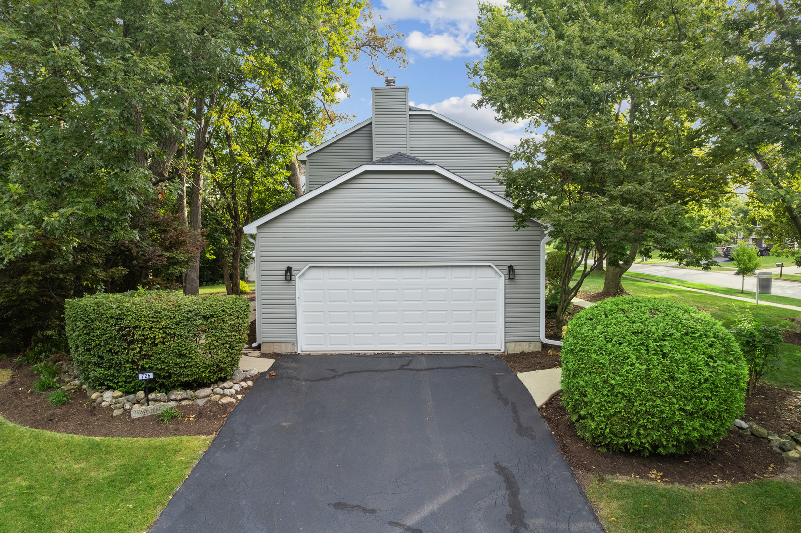 726 Dorchester Drive Property Photo 5