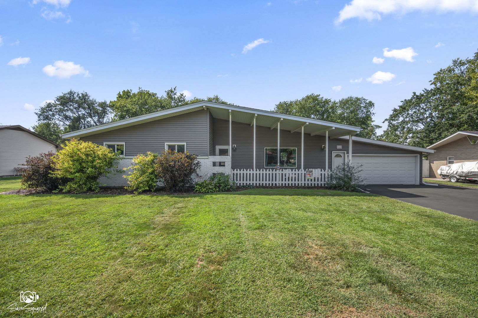 856 N Western Hills Drive Property Photo 1