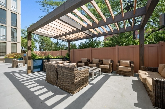 1660 N Lasalle Drive 508 Property Photo 13