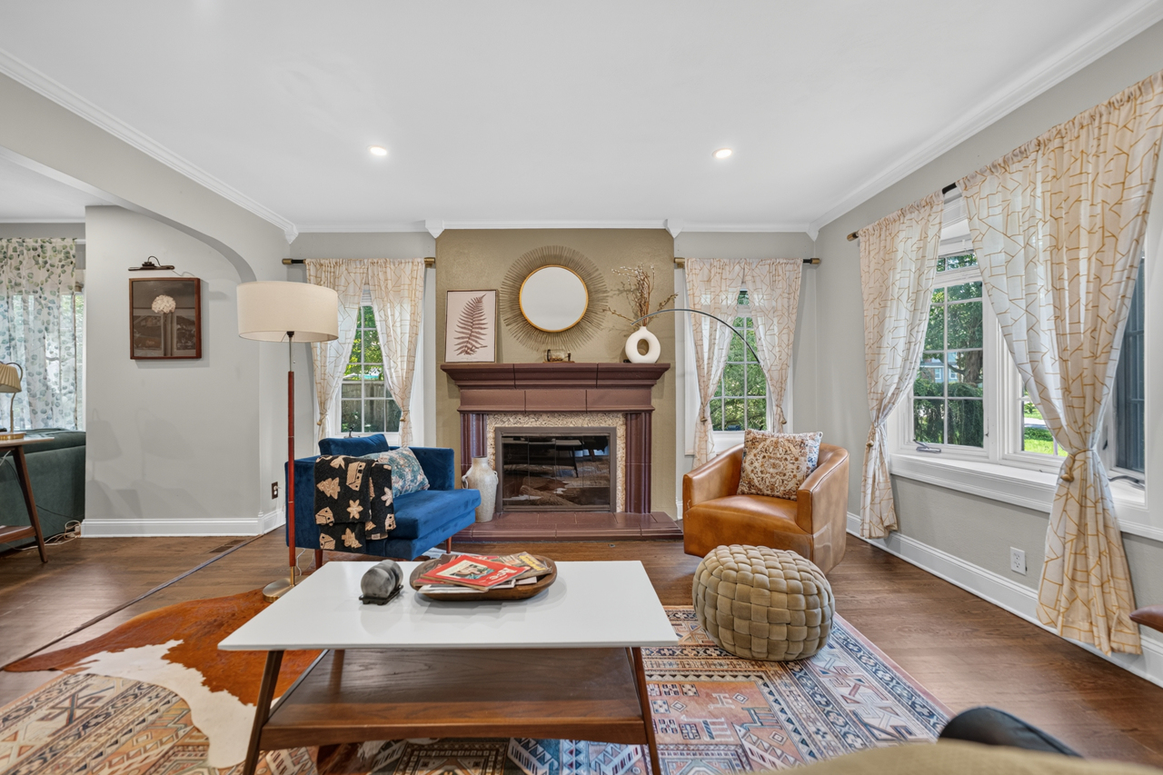 311 N Gardiner Avenue Property Photo 8