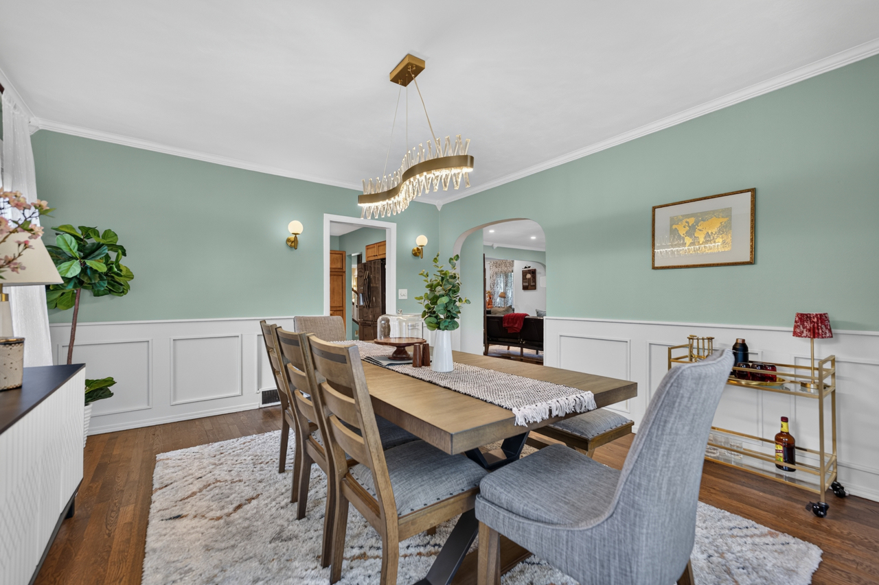 311 N Gardiner Avenue Property Photo 17