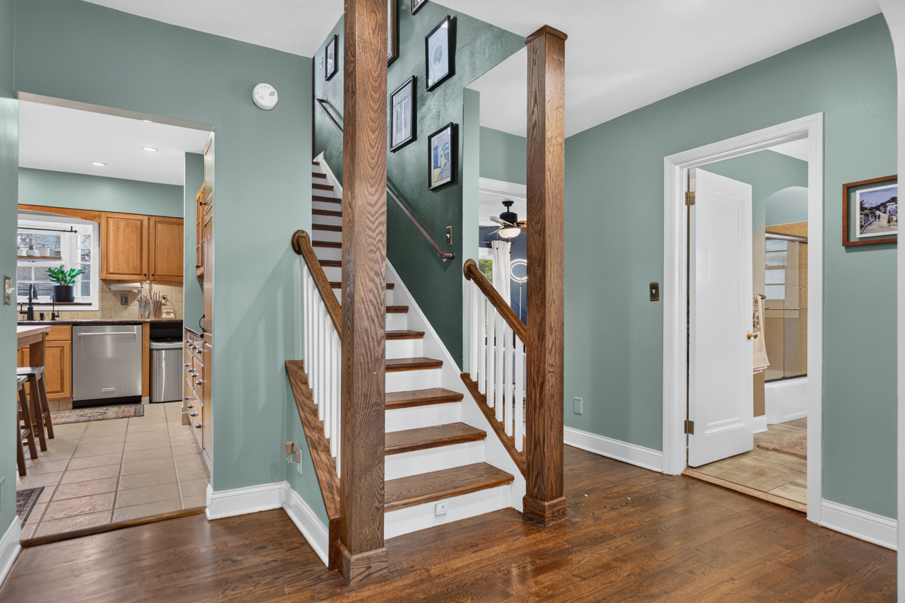 311 N Gardiner Avenue Property Photo 22