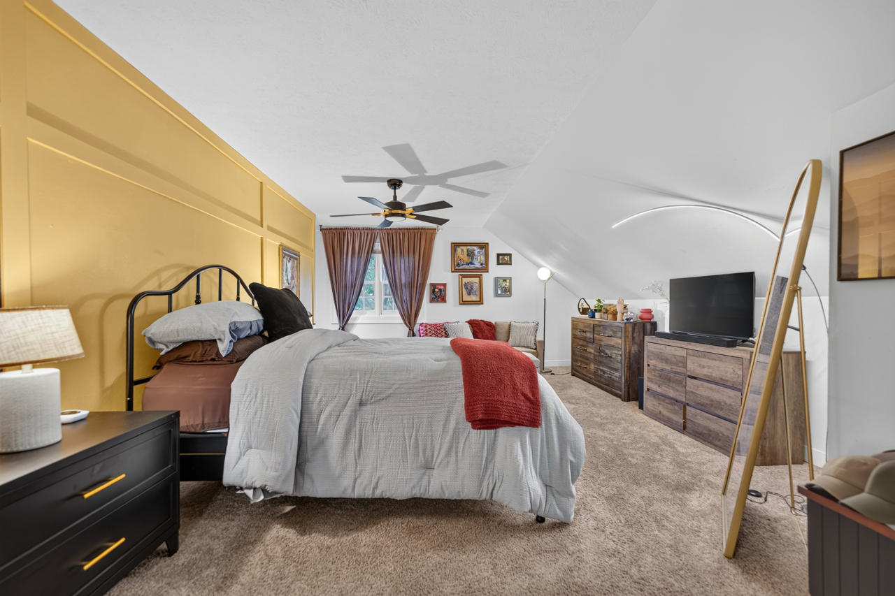 311 N Gardiner Avenue Property Photo 29