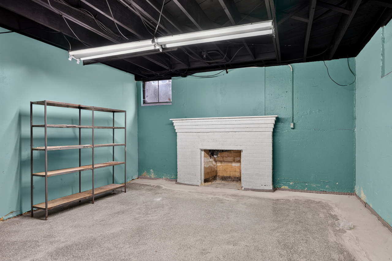 311 N Gardiner Avenue Property Photo 37