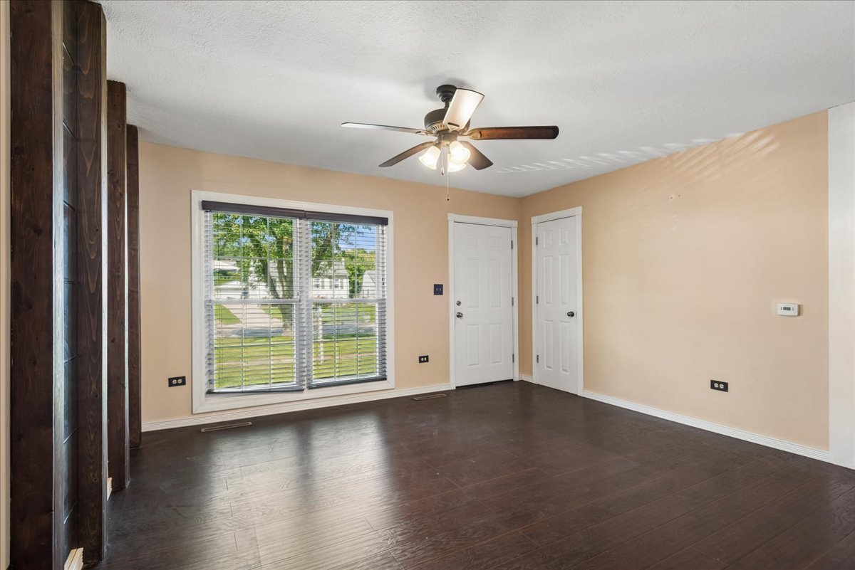 419 E Fullerton Avenue Property Photo 3