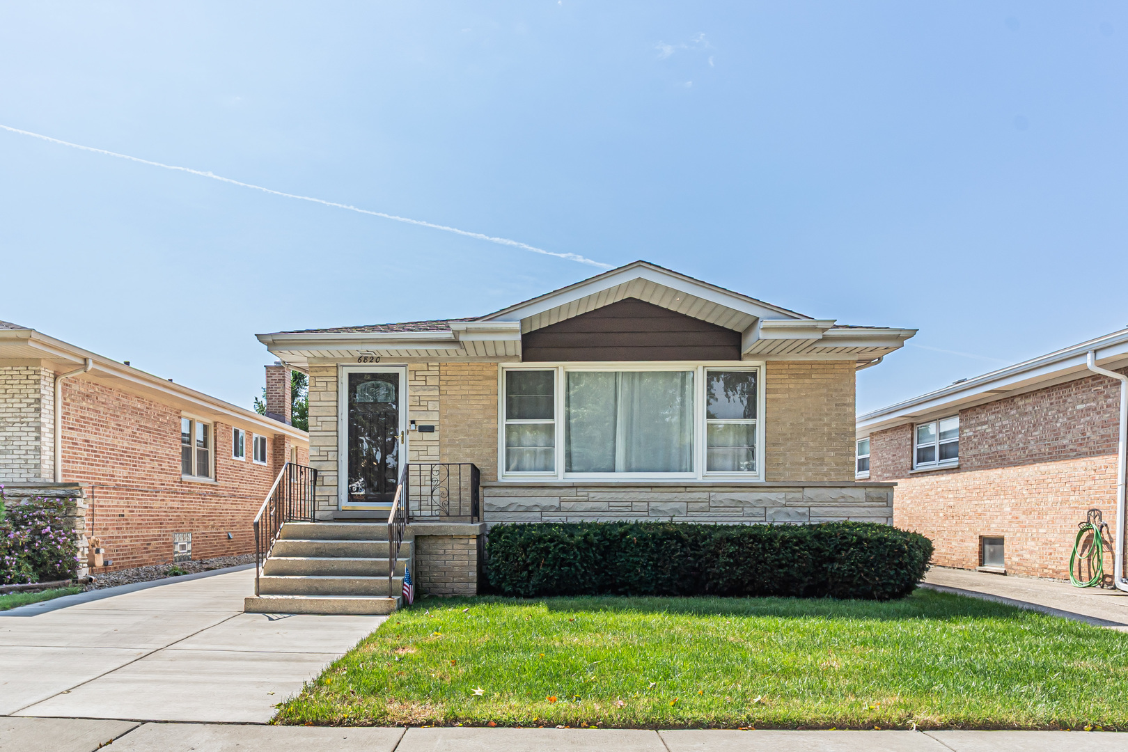 6820 N Sauganash Avenue Property Photo 3