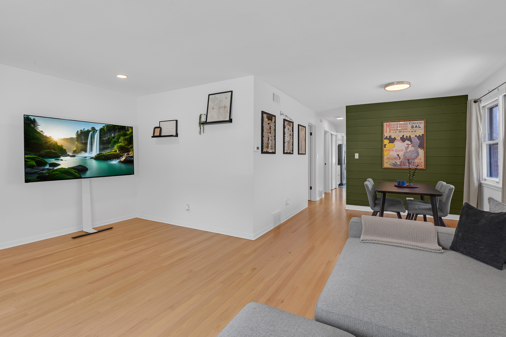 6820 N Sauganash Avenue Property Photo 6