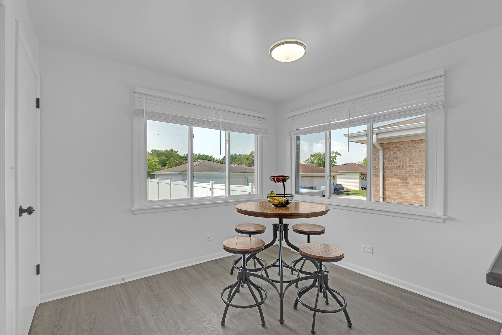 6820 N Sauganash Avenue Property Photo 20