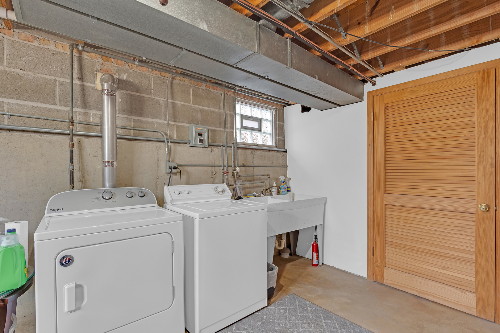 6820 N Sauganash Avenue Property Photo 28
