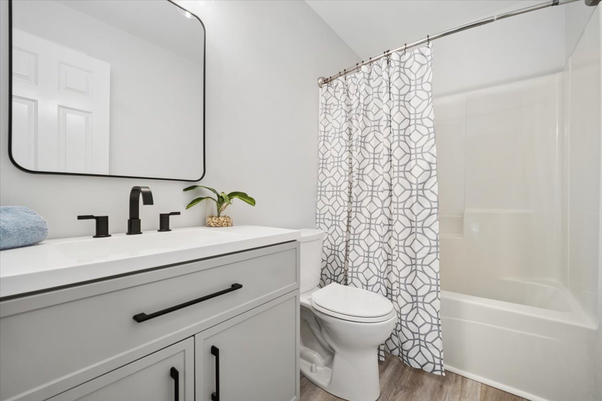 1390 Alexandra Boulevard Property Photo 19
