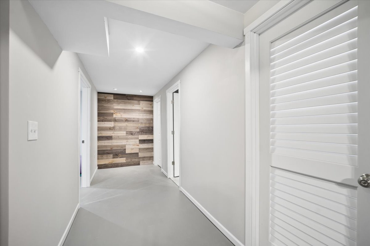 1390 Alexandra Boulevard Property Photo 23