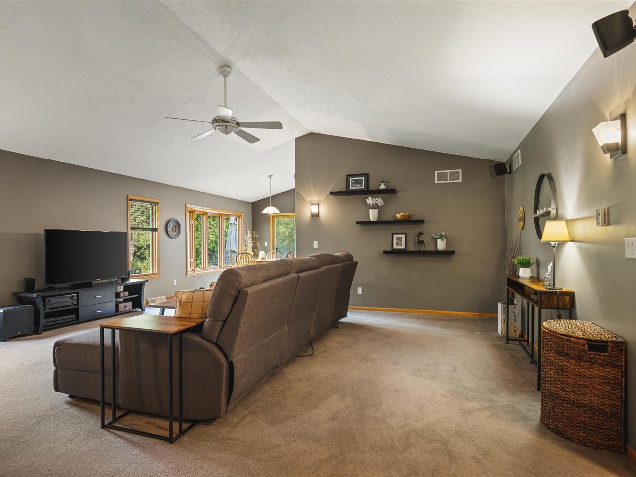 7723 Bridlewood Road Property Photo 4