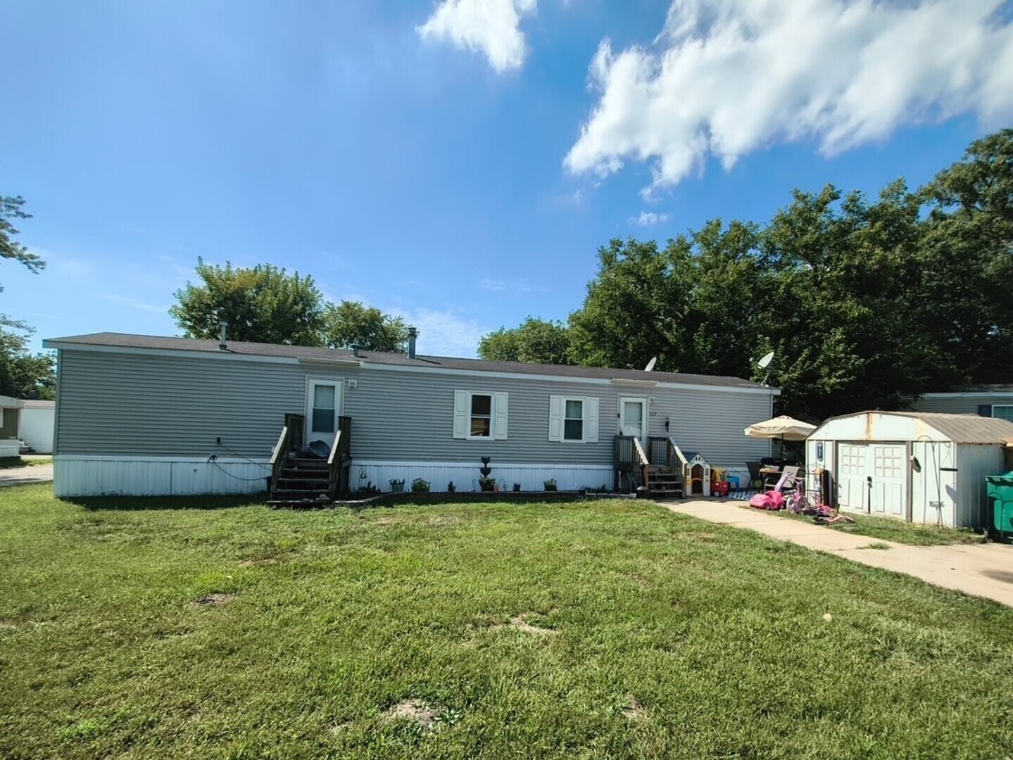 127 Pickwick Drive Property Photo 1