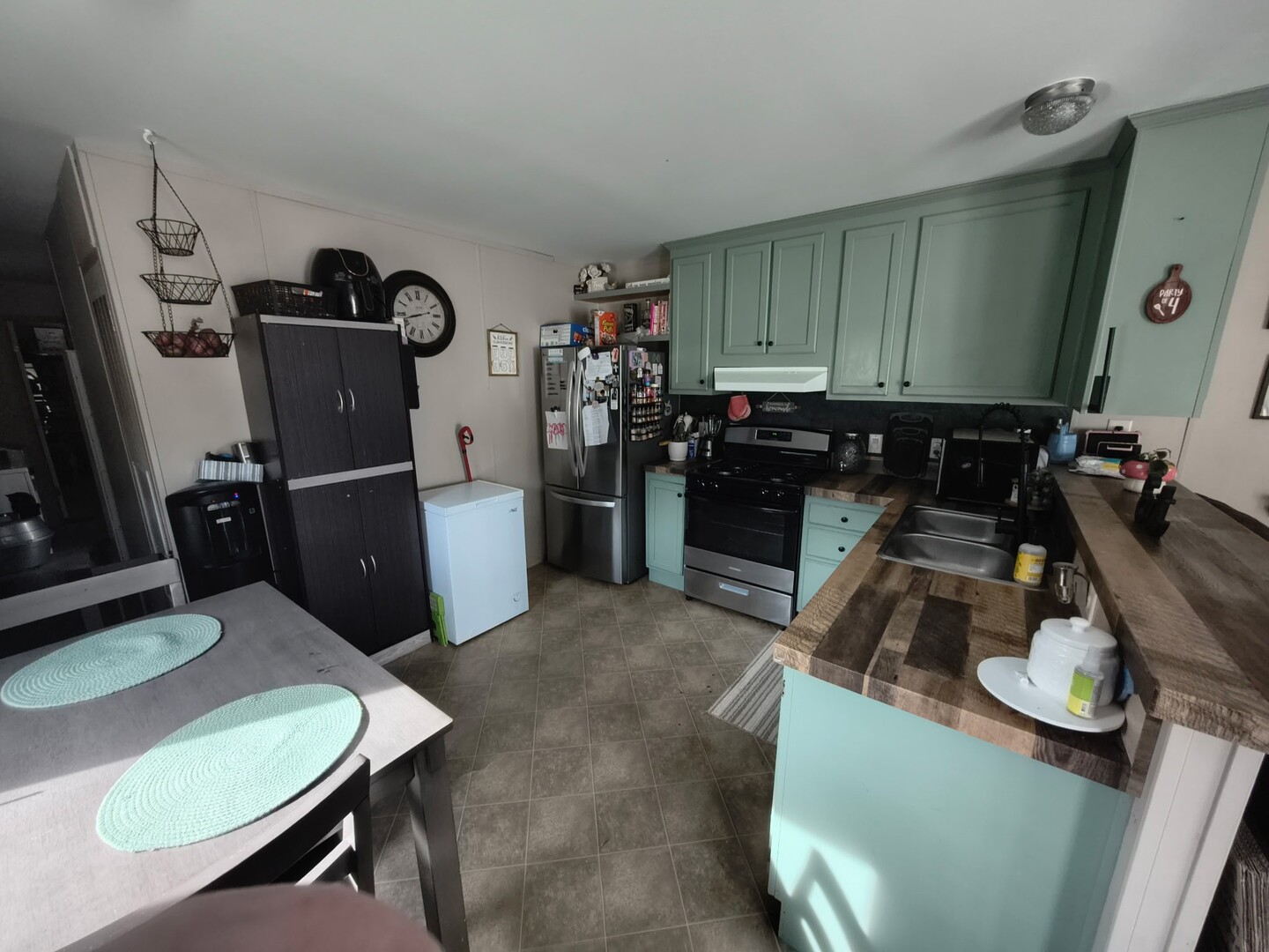 127 Pickwick Drive Property Photo 2