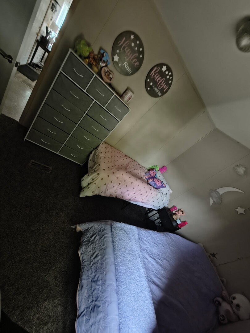 127 Pickwick Drive Property Photo 5