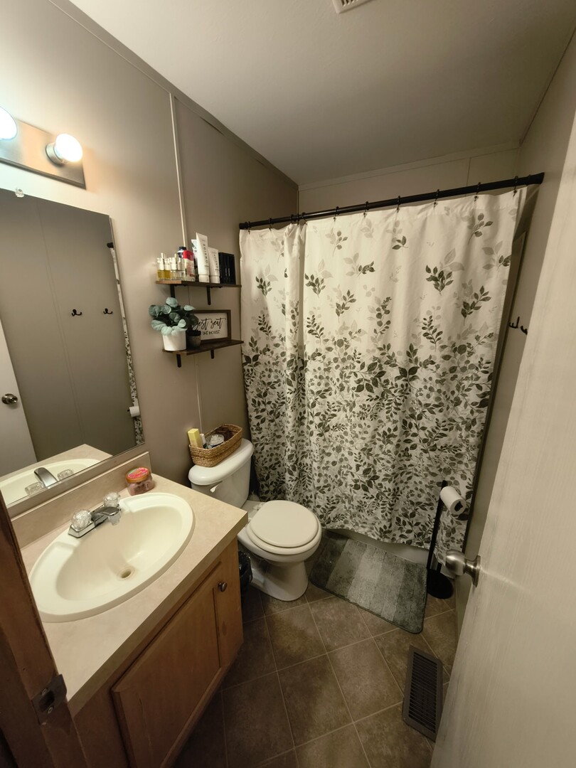 127 Pickwick Drive Property Photo 7
