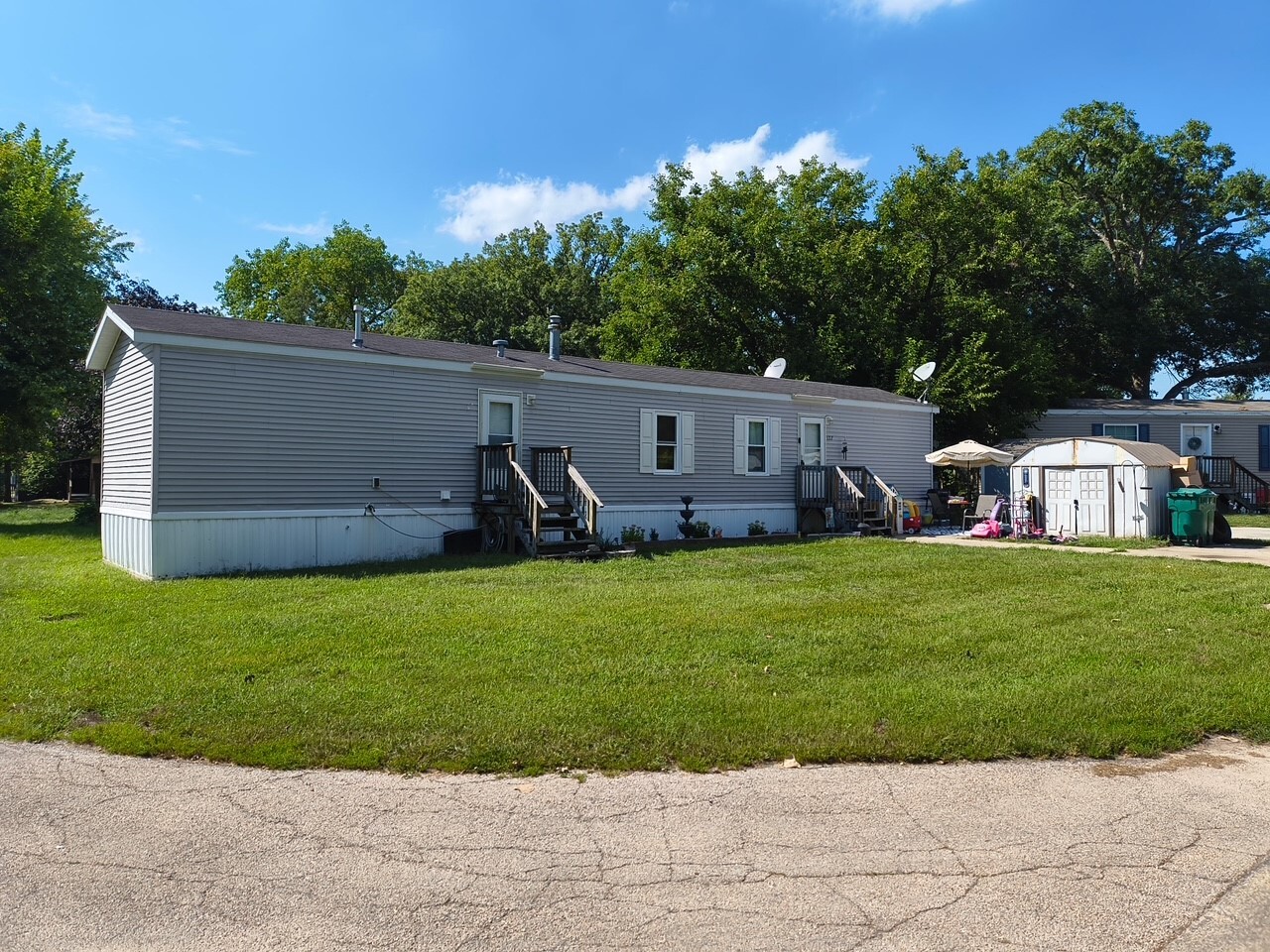 127 Pickwick Drive Property Photo 8