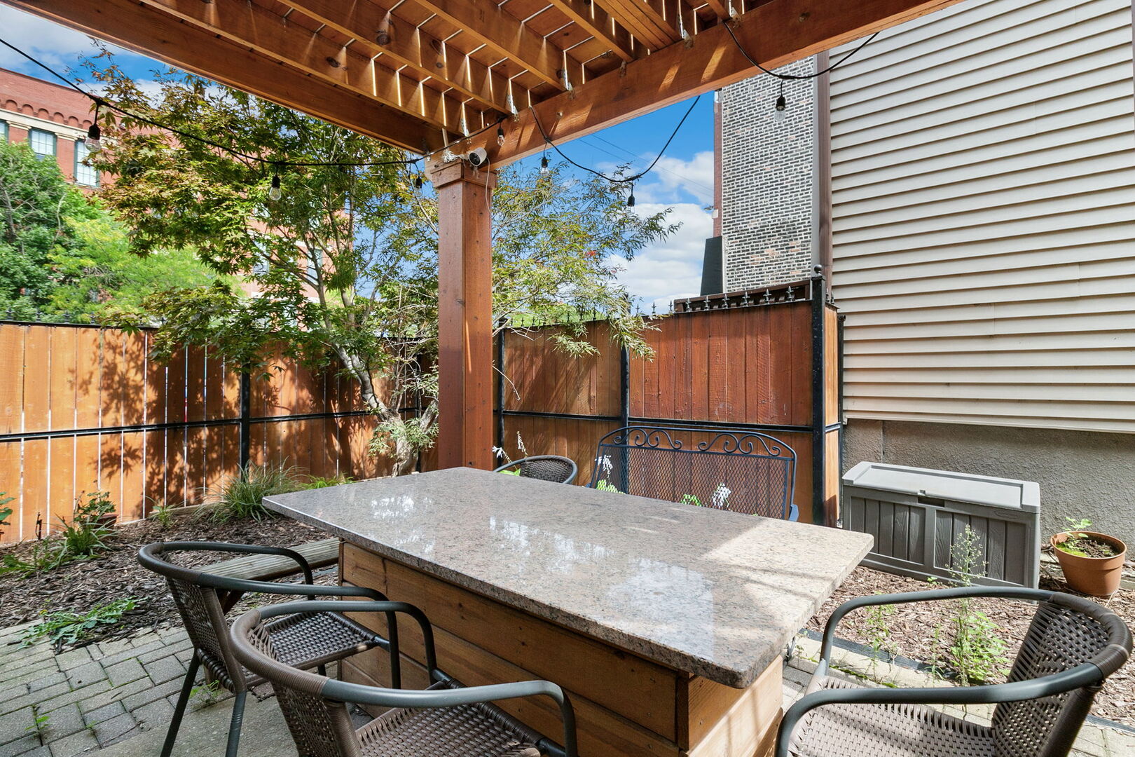 471 N Armour Street Property Photo 23