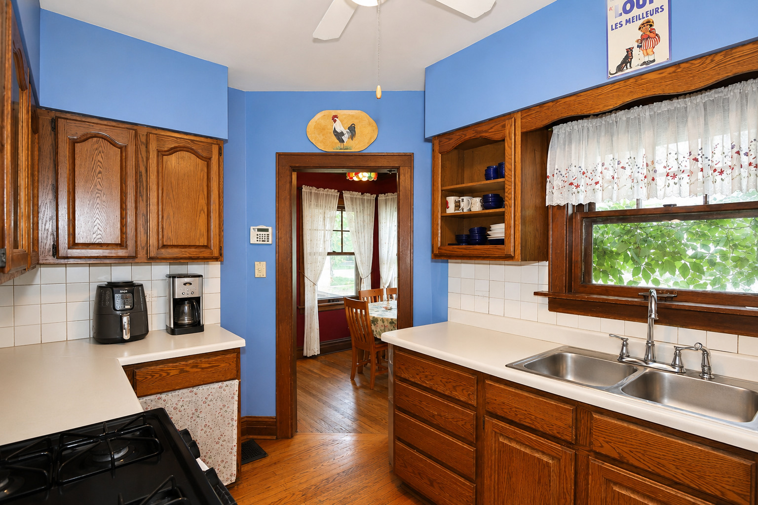 35 W Maple Avenue Property Photo 5