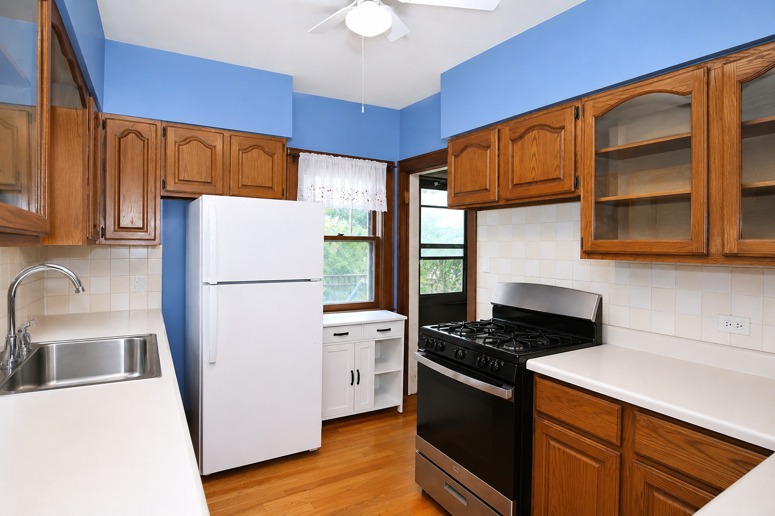 35 W Maple Avenue Property Photo 6
