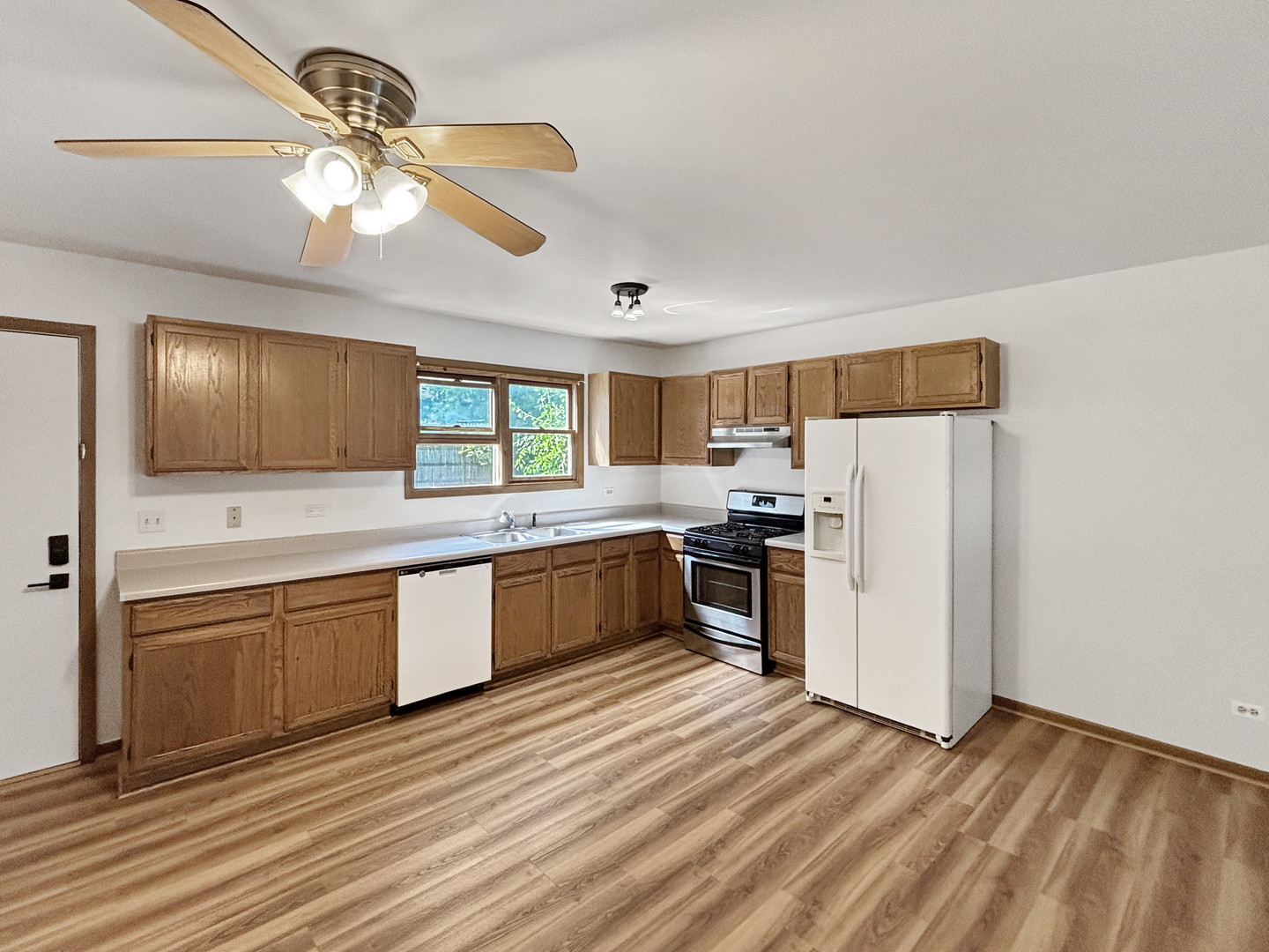 3745 Johns Manville Avenue Property Photo 3