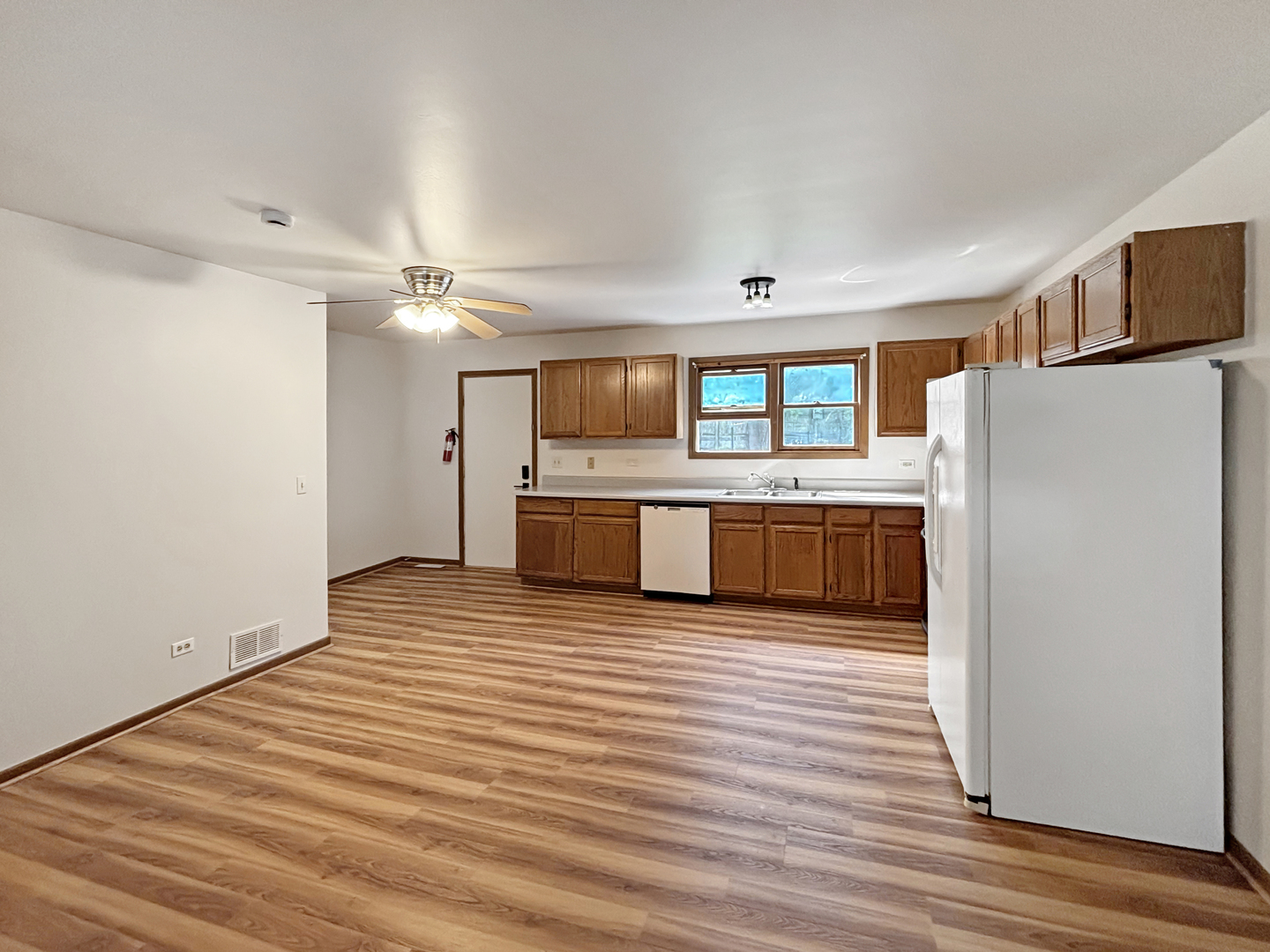 3745 Johns Manville Avenue Property Photo 4