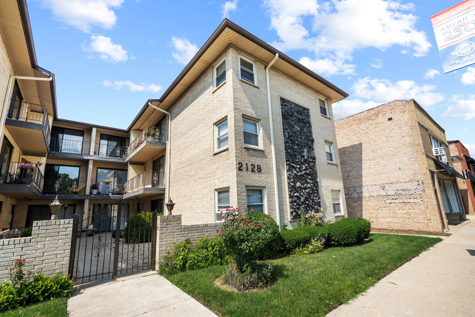 2128 N Harlem Avenue 2E Property Photo 1