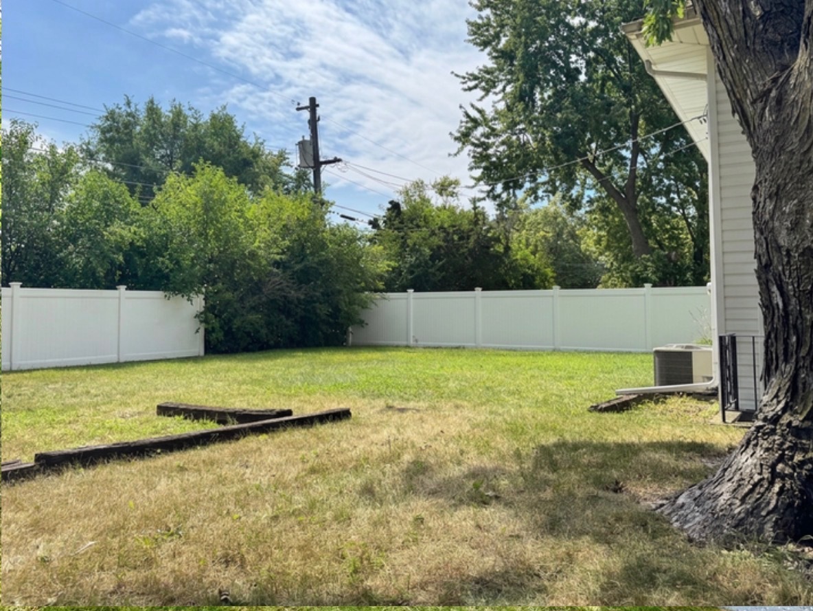 219 E 168th Place Property Photo 14