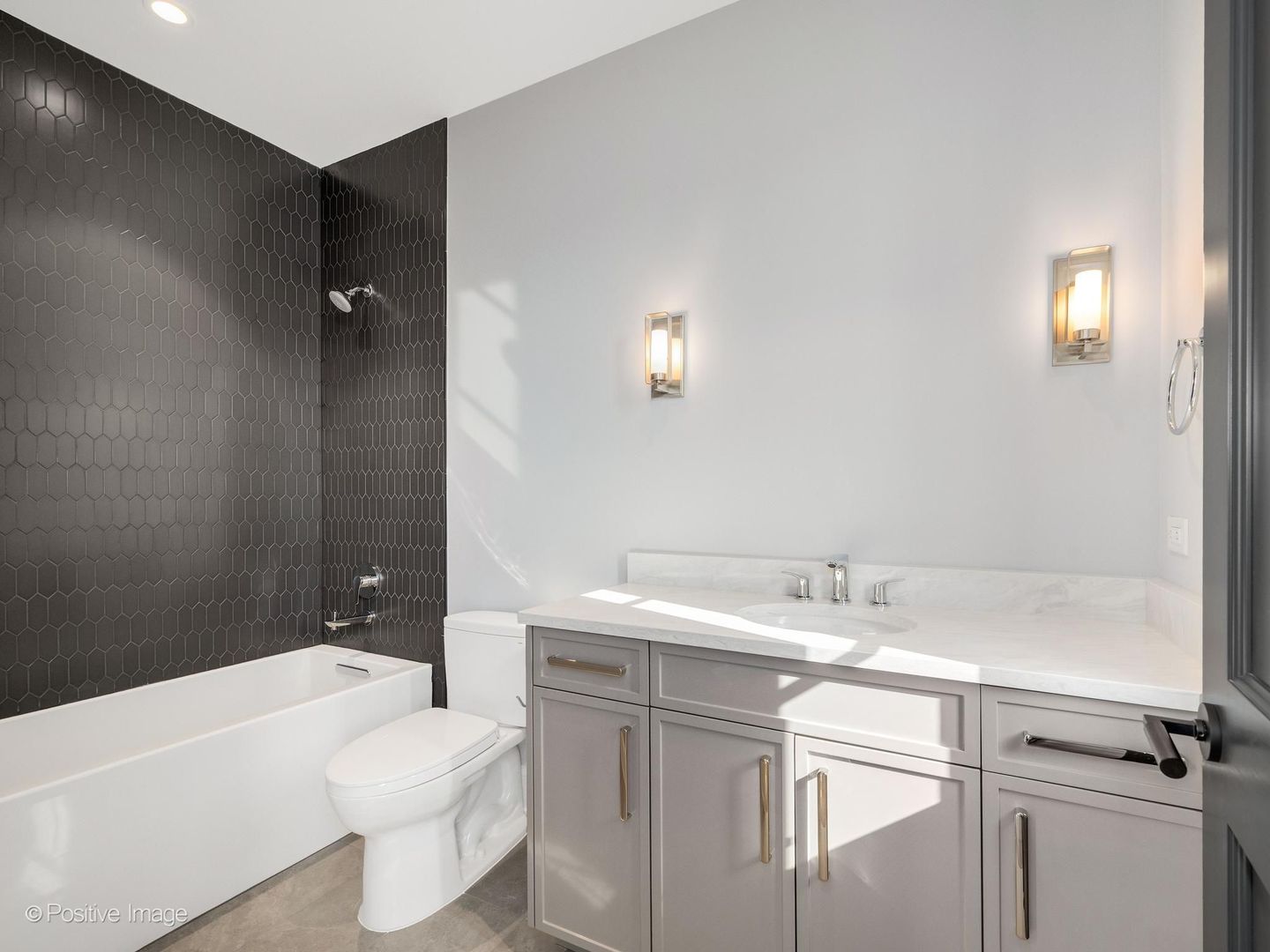 333 W Benton Avenue Property Photo 44