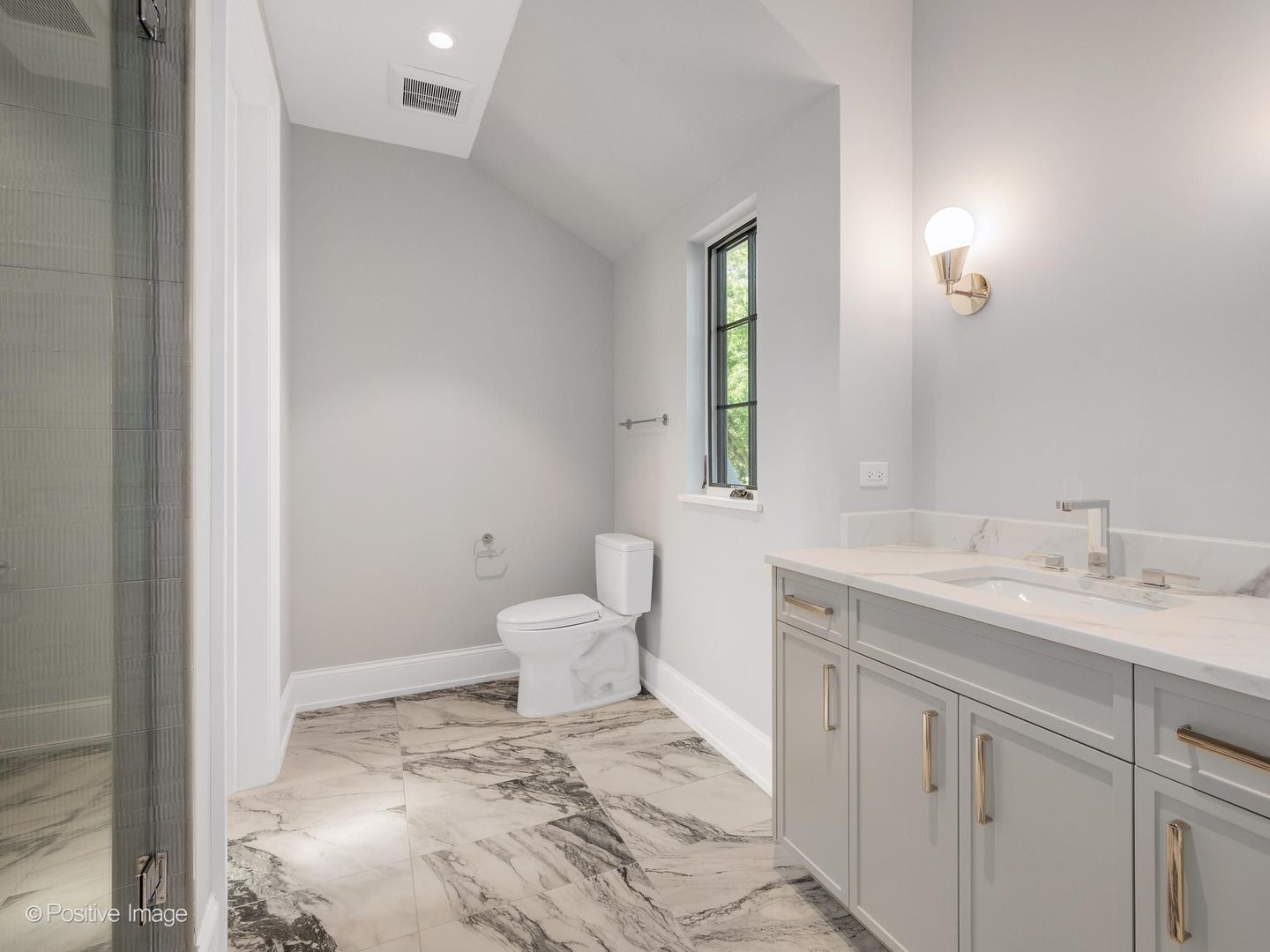333 W Benton Avenue Property Photo 51