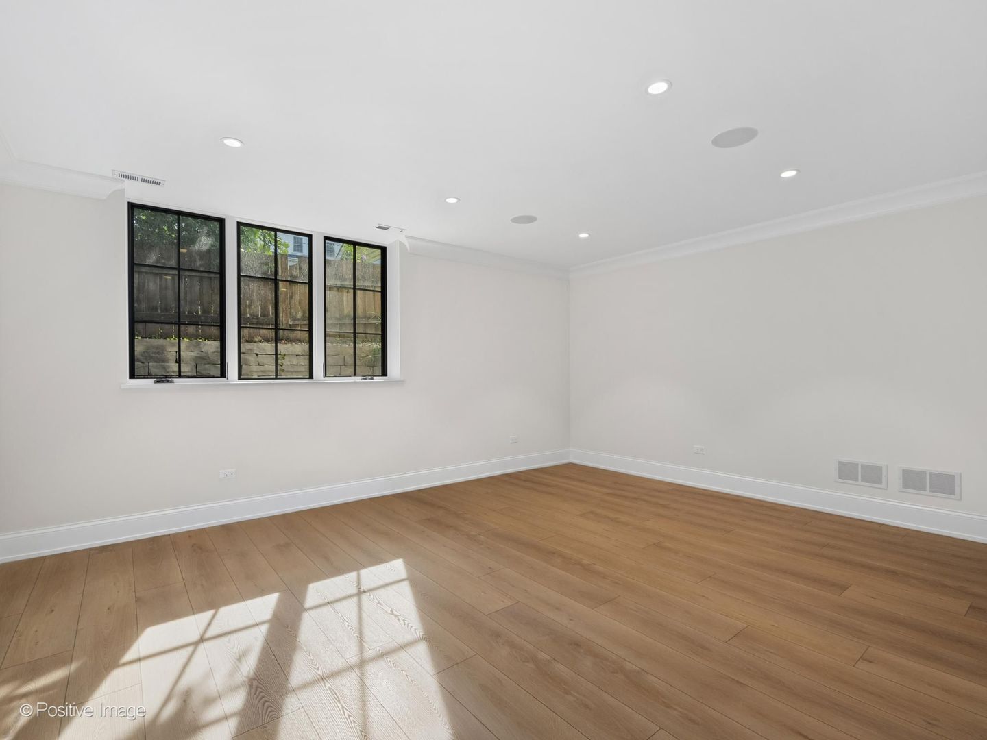 333 W Benton Avenue Property Photo 55