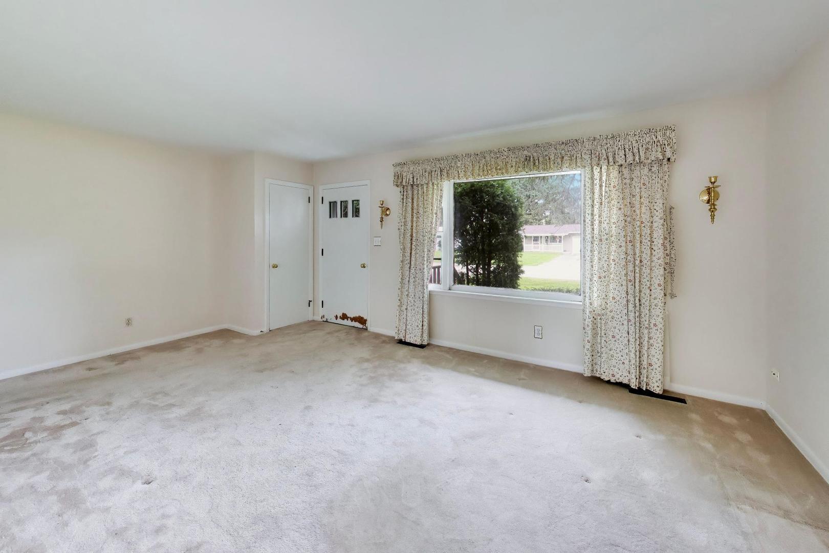 4917 Bonner Drive Property Photo 4