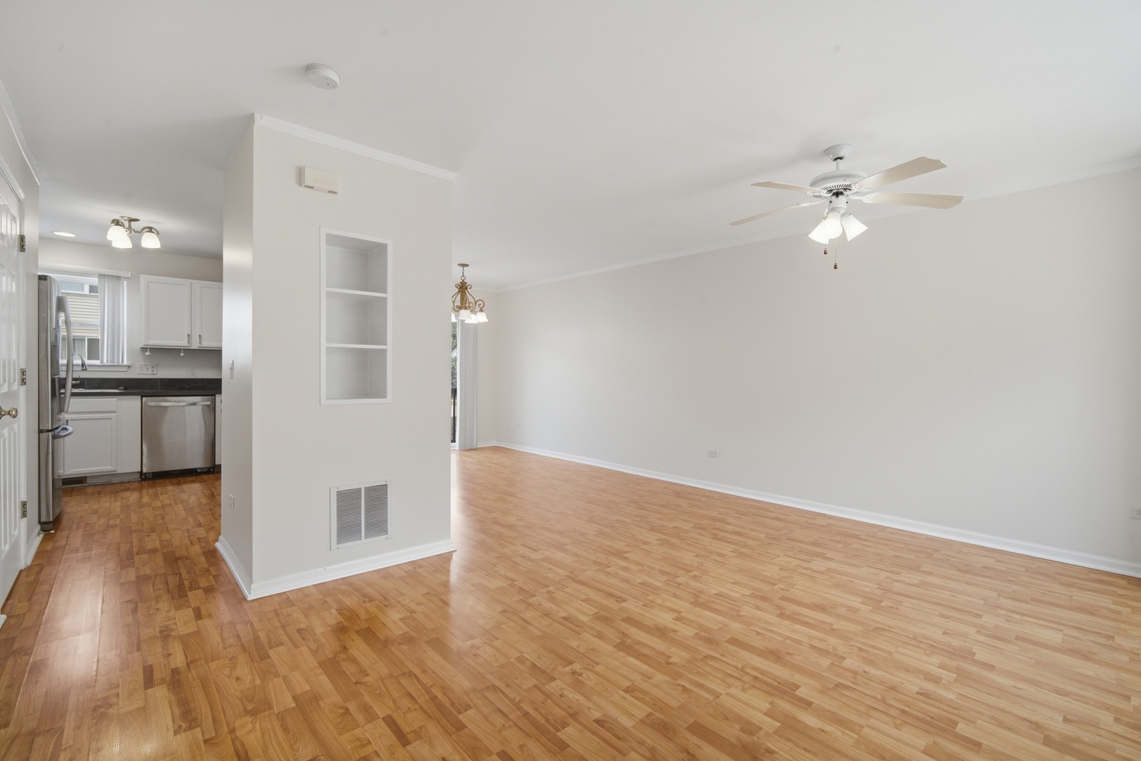 34330 N Goldenrod Road Property Photo 3