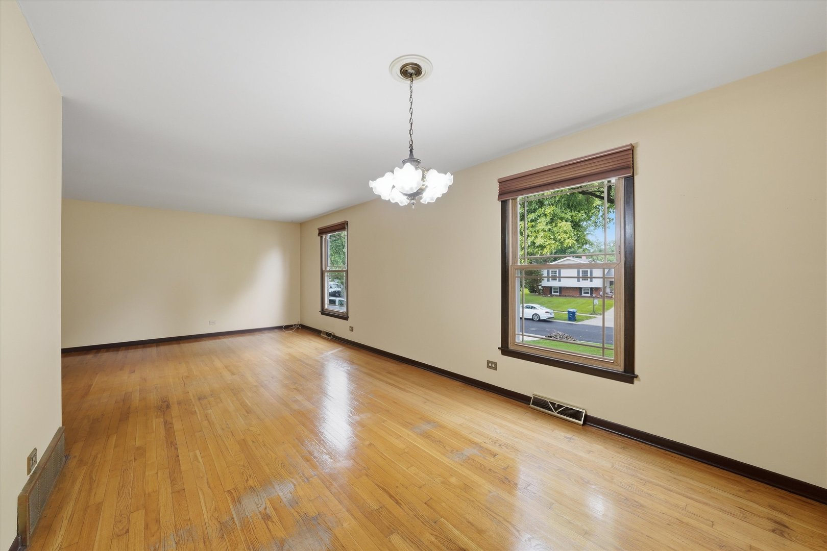 1025 Belair Drive Property Photo 5