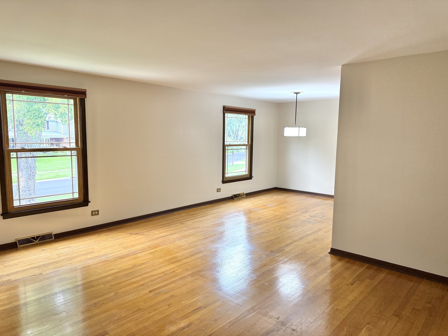 1025 Belair Drive Property Photo 7
