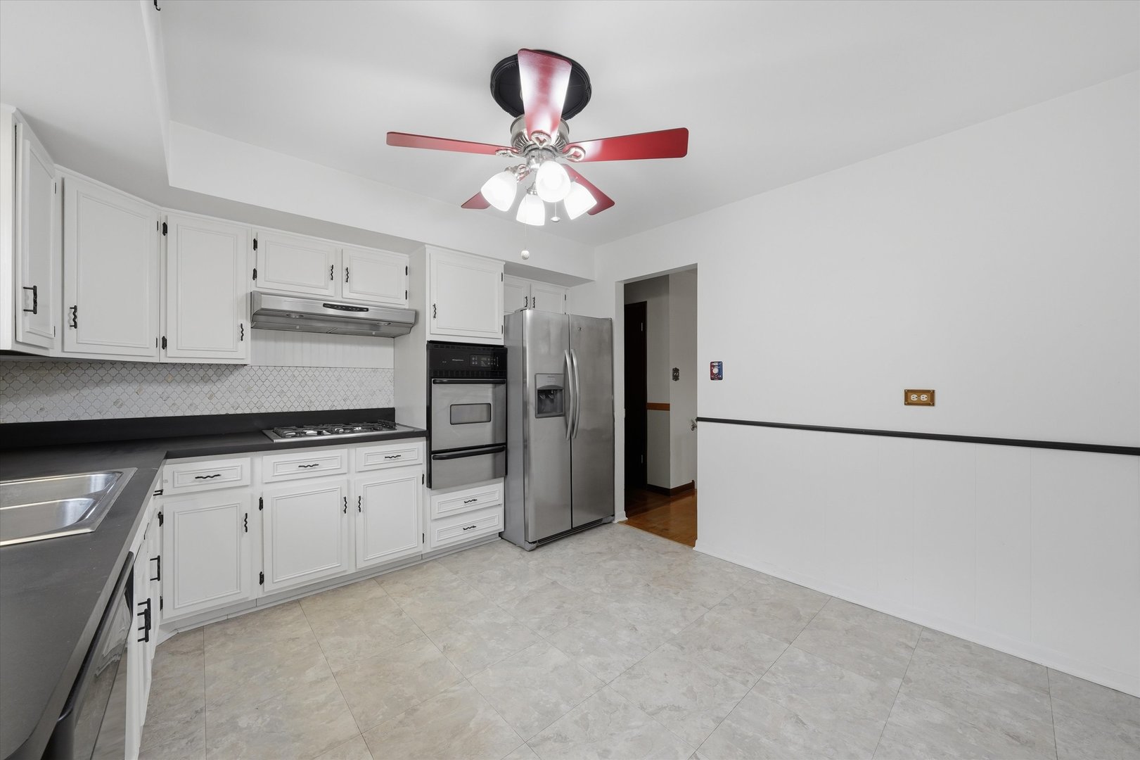 1025 Belair Drive Property Photo 8