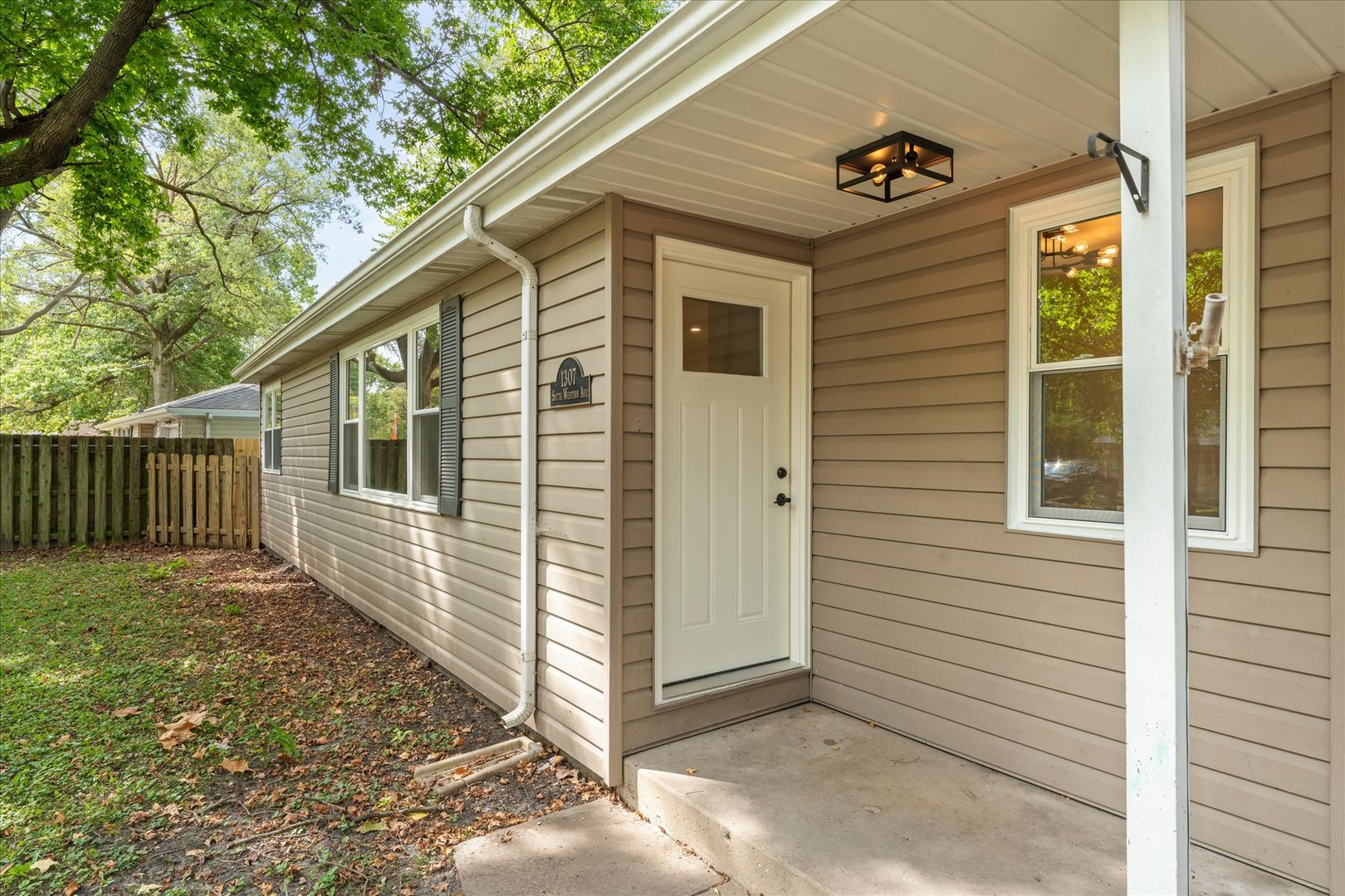 1307 S Western Avenue Property Photo 3