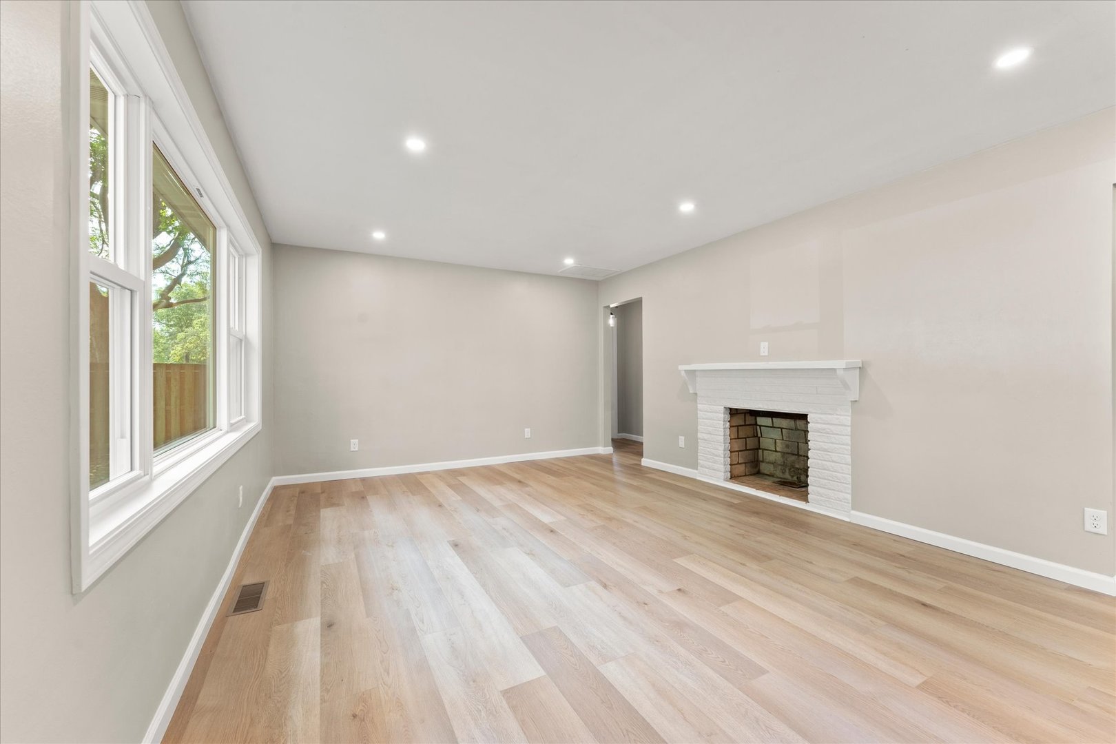 1307 S Western Avenue Property Photo 5