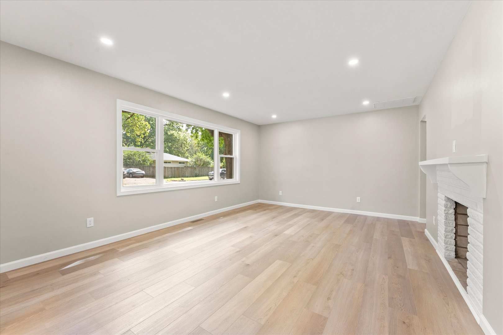 1307 S Western Avenue Property Photo 6