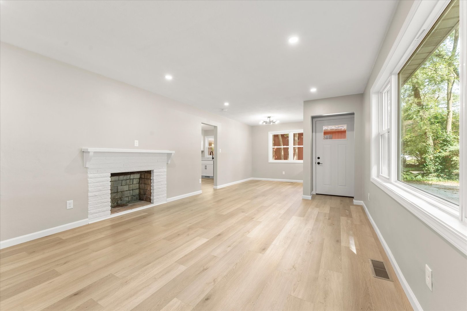 1307 S Western Avenue Property Photo 9