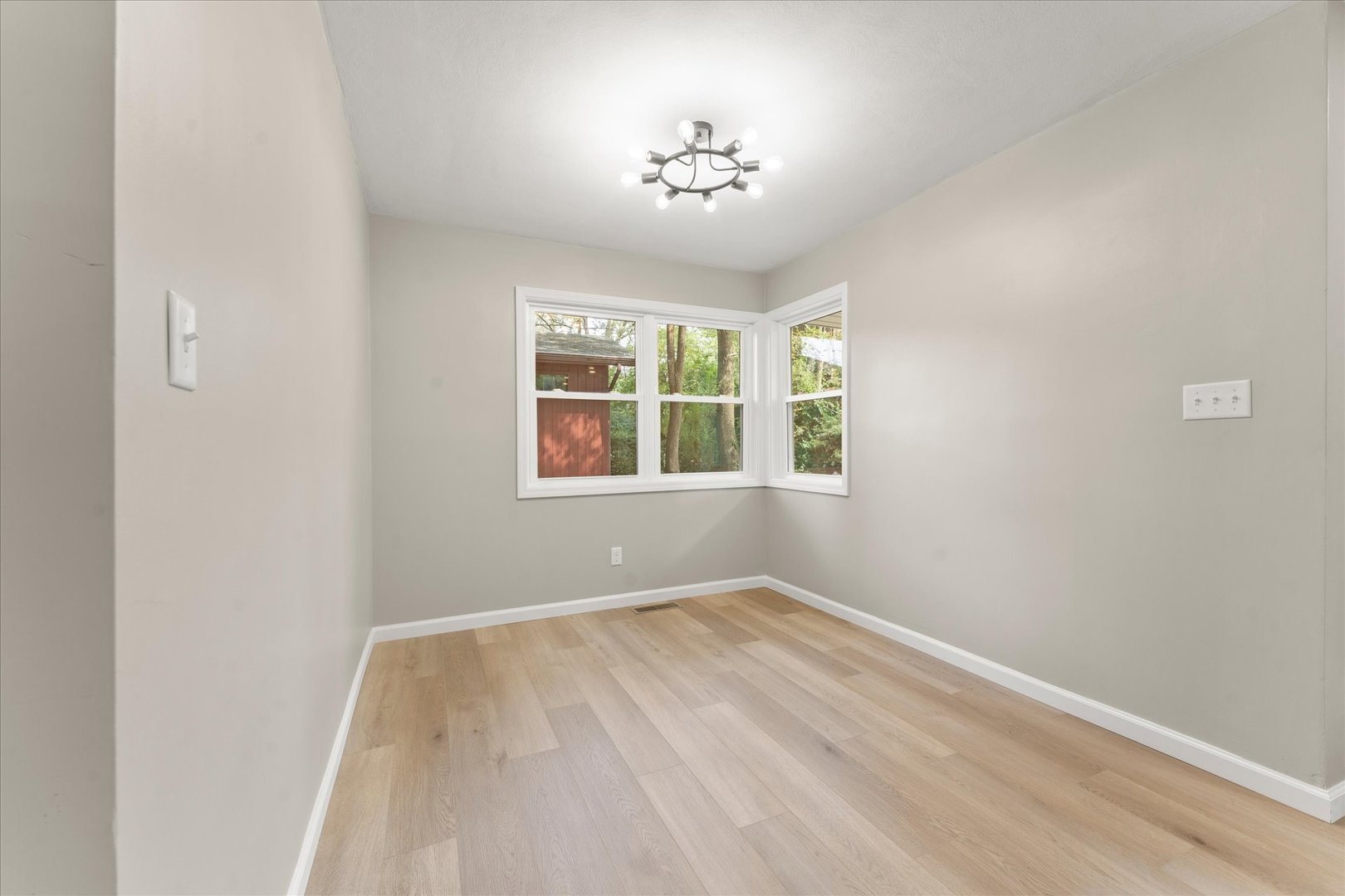1307 S Western Avenue Property Photo 10