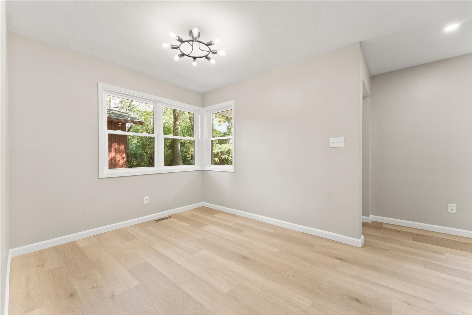 1307 S Western Avenue Property Photo 13