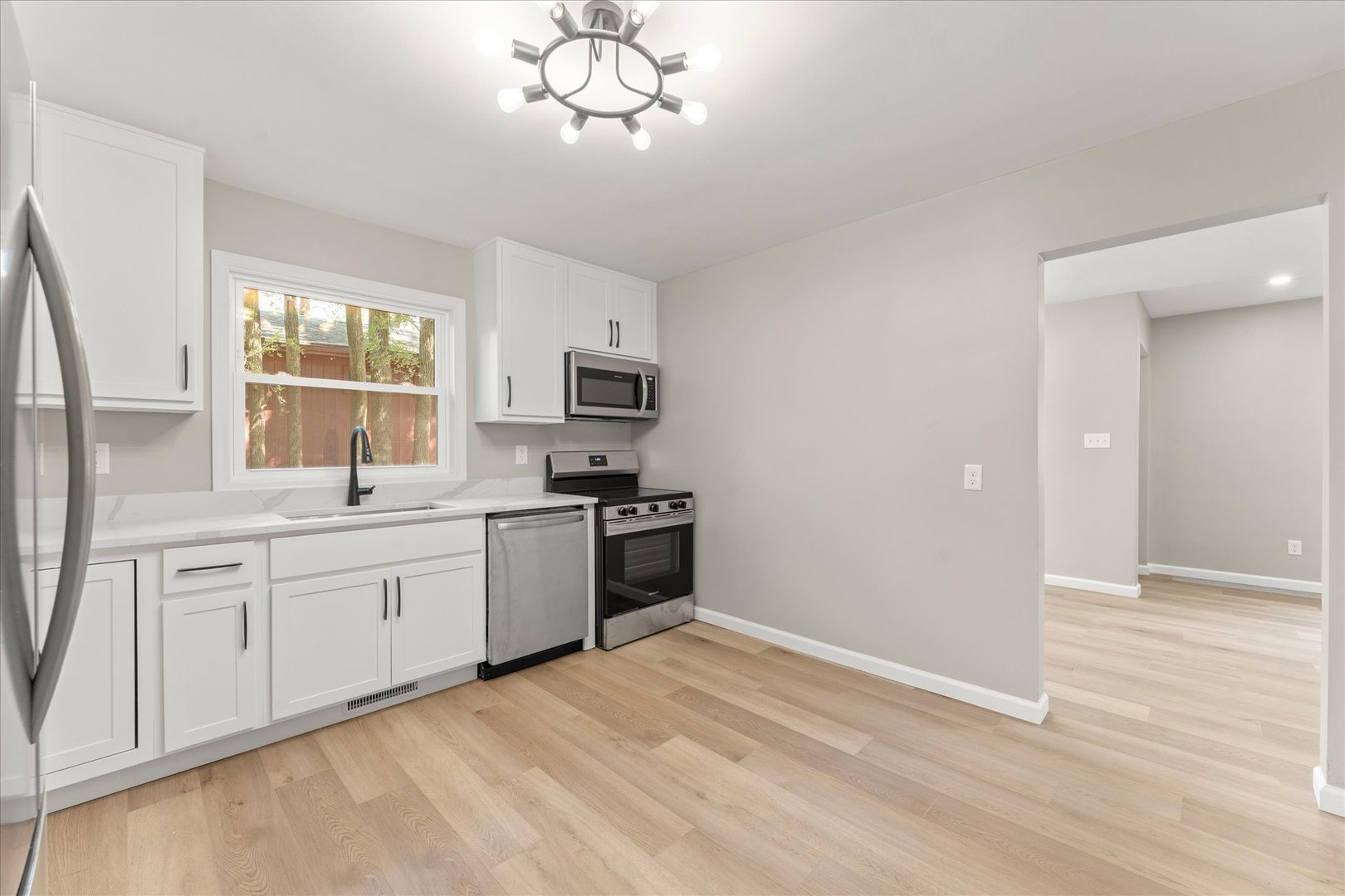 1307 S Western Avenue Property Photo 14