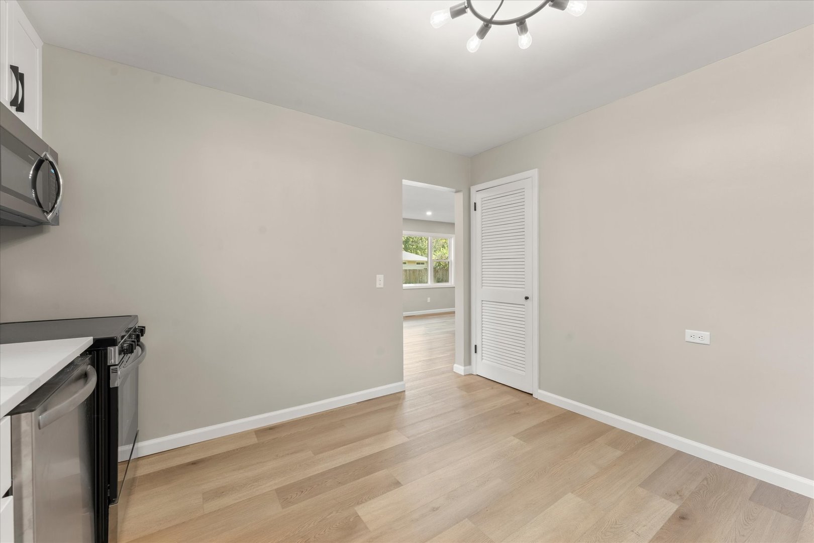 1307 S Western Avenue Property Photo 19