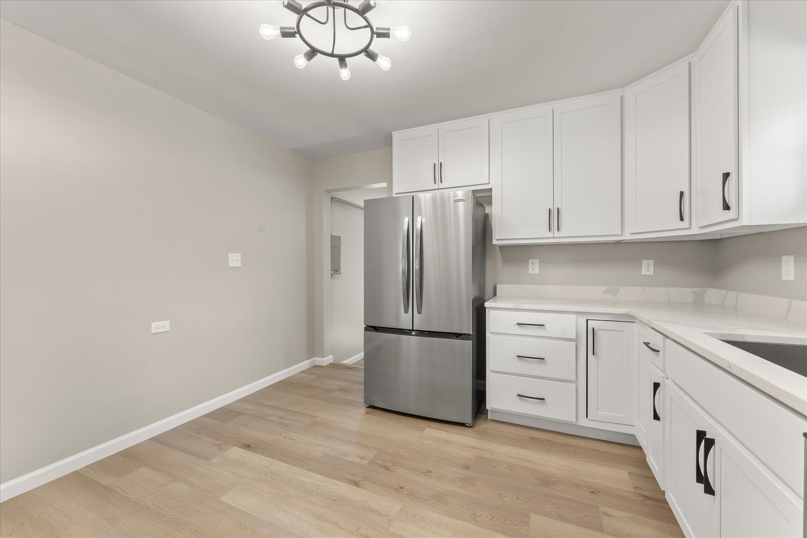 1307 S Western Avenue Property Photo 20