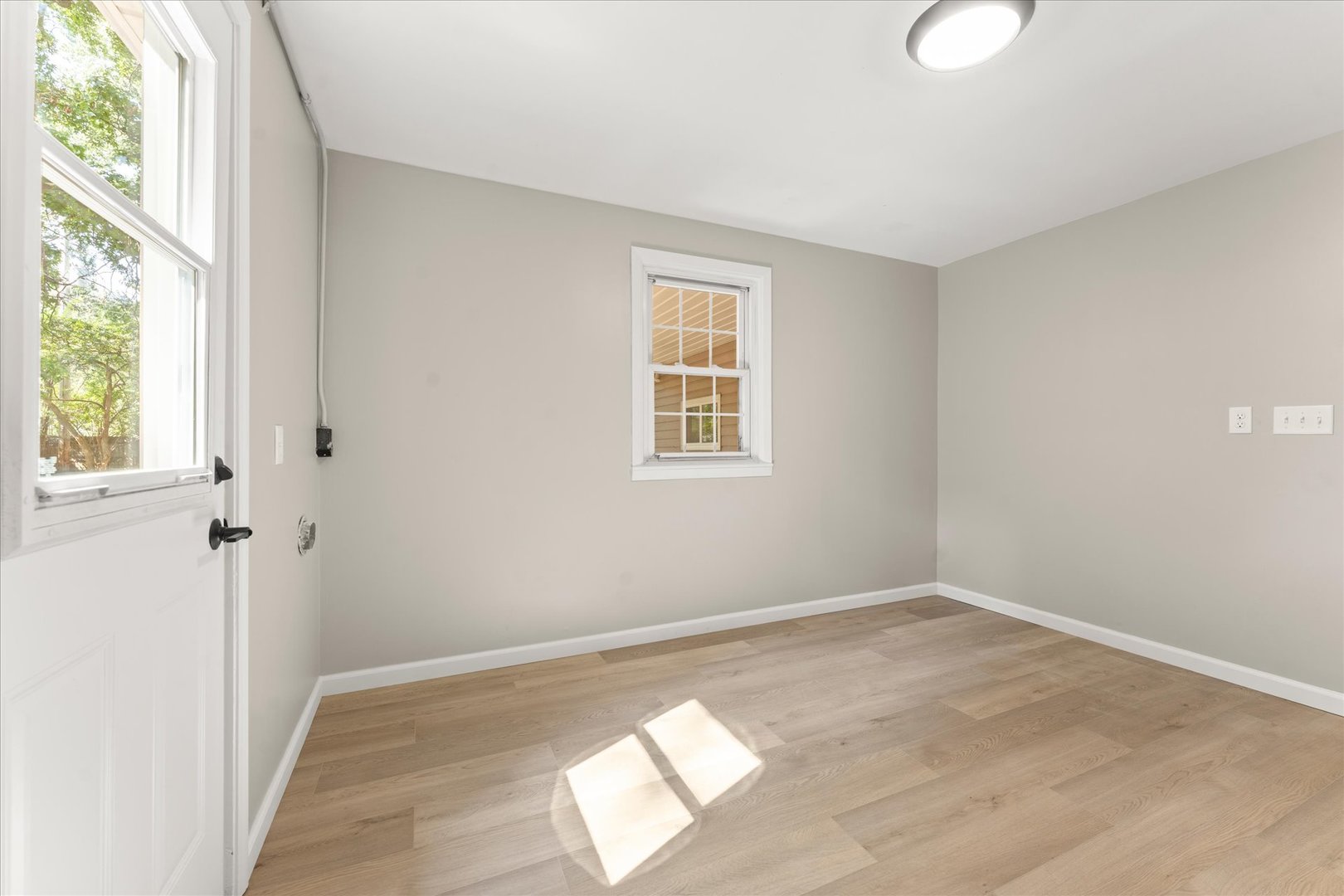 1307 S Western Avenue Property Photo 25