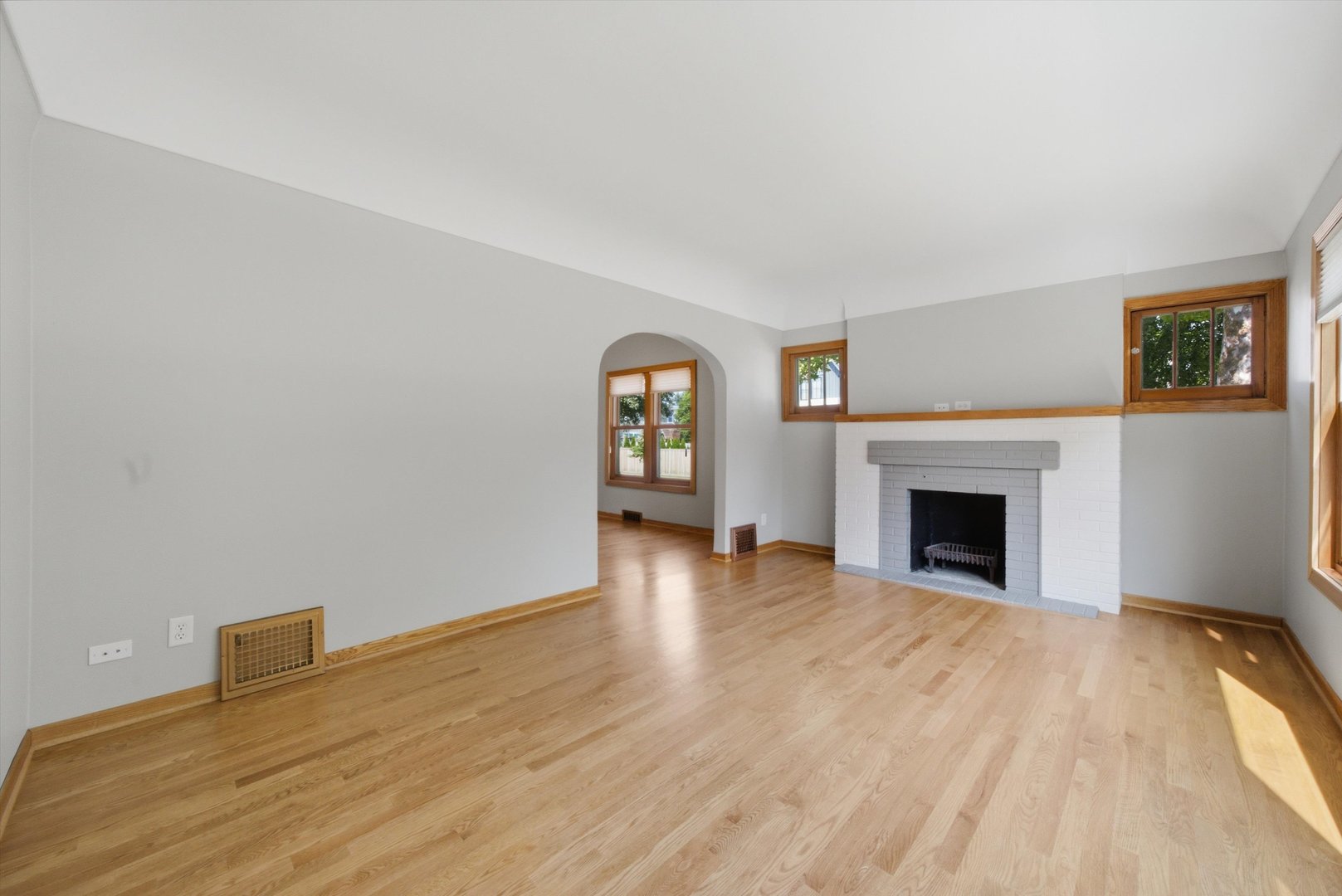586 S Hawthorne Avenue Property Photo 3