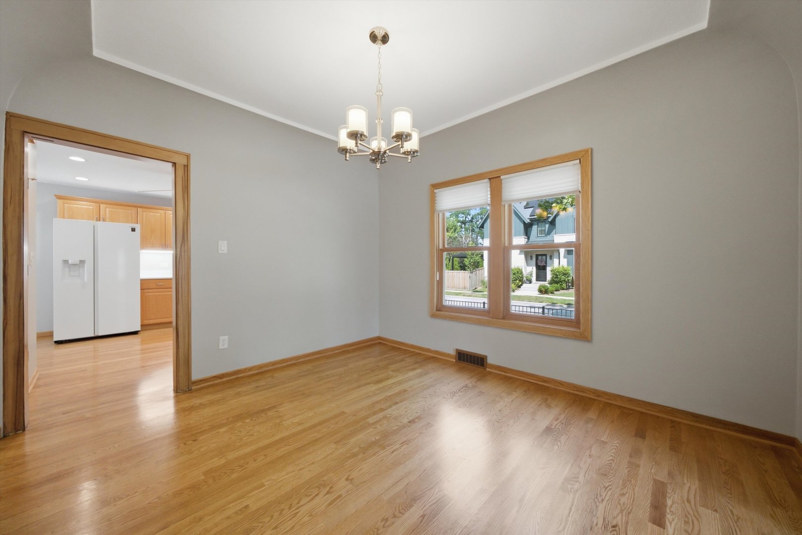 586 S Hawthorne Avenue Property Photo 8